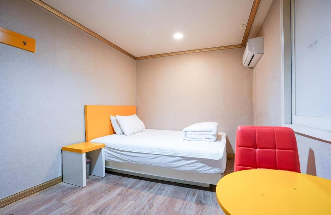 K Motel Daeyeon Пусан Екстериор снимка