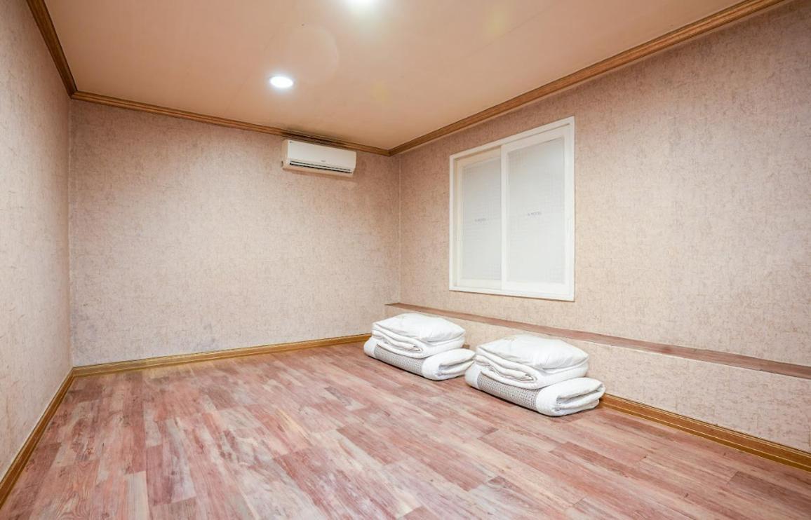 K Motel Daeyeon Пусан Екстериор снимка